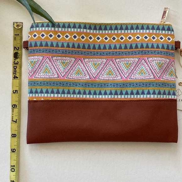 Boho Aztec Print Crossbody/Wristlet - Picture 9 of 12